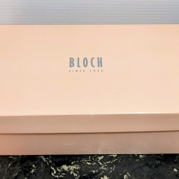 Bloch T-strap 5.5 NWT Black - Picture 7 of 7